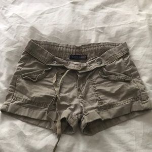 Levi’s cargo shortie shorts